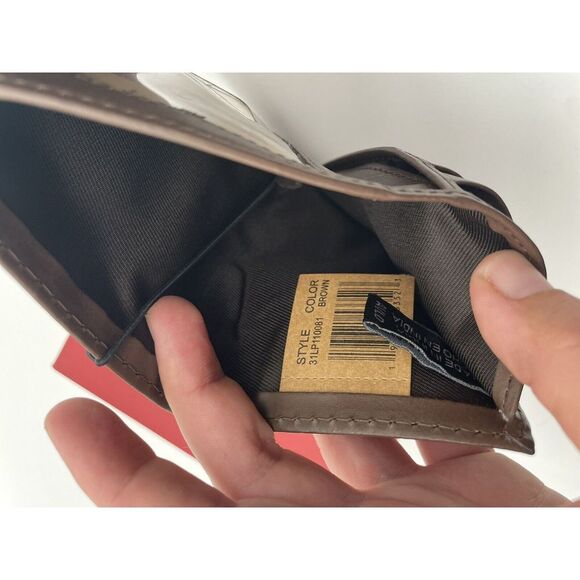 Levis Leather Trifold Wallet Mens Brown RFID Protection 6 Slots w/ Hook MSRP $36 - Picture 7 of 7